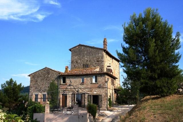 Gli Appartamenti Di Torre Bertona Тоди Экстерьер фото