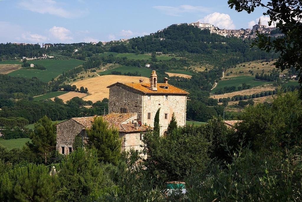 Gli Appartamenti Di Torre Bertona Тоди Номер фото